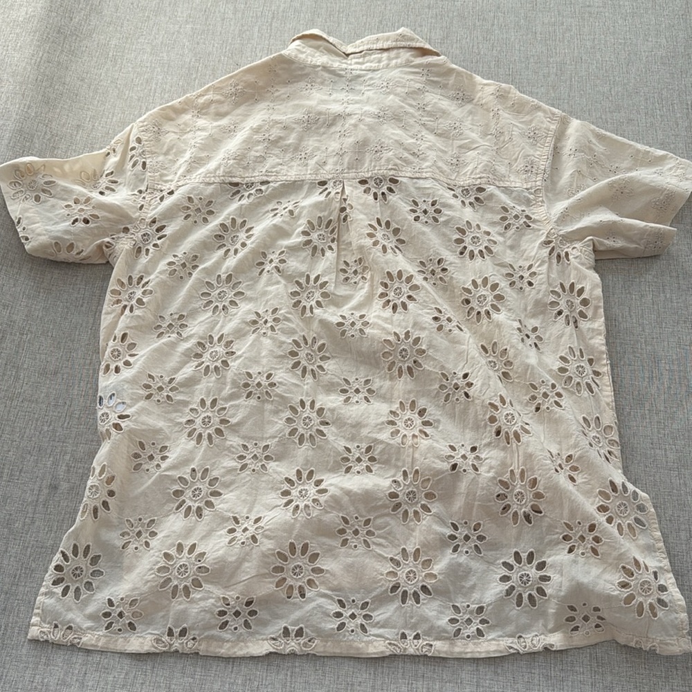 American Eagle Cream Eyelet Button Down Shirt Women’s‎ Size Medium - Picture 7 of 9